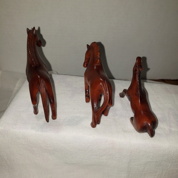 Absolutely stunning Vintage hand carved mahogany horses - Picture 5 of 7